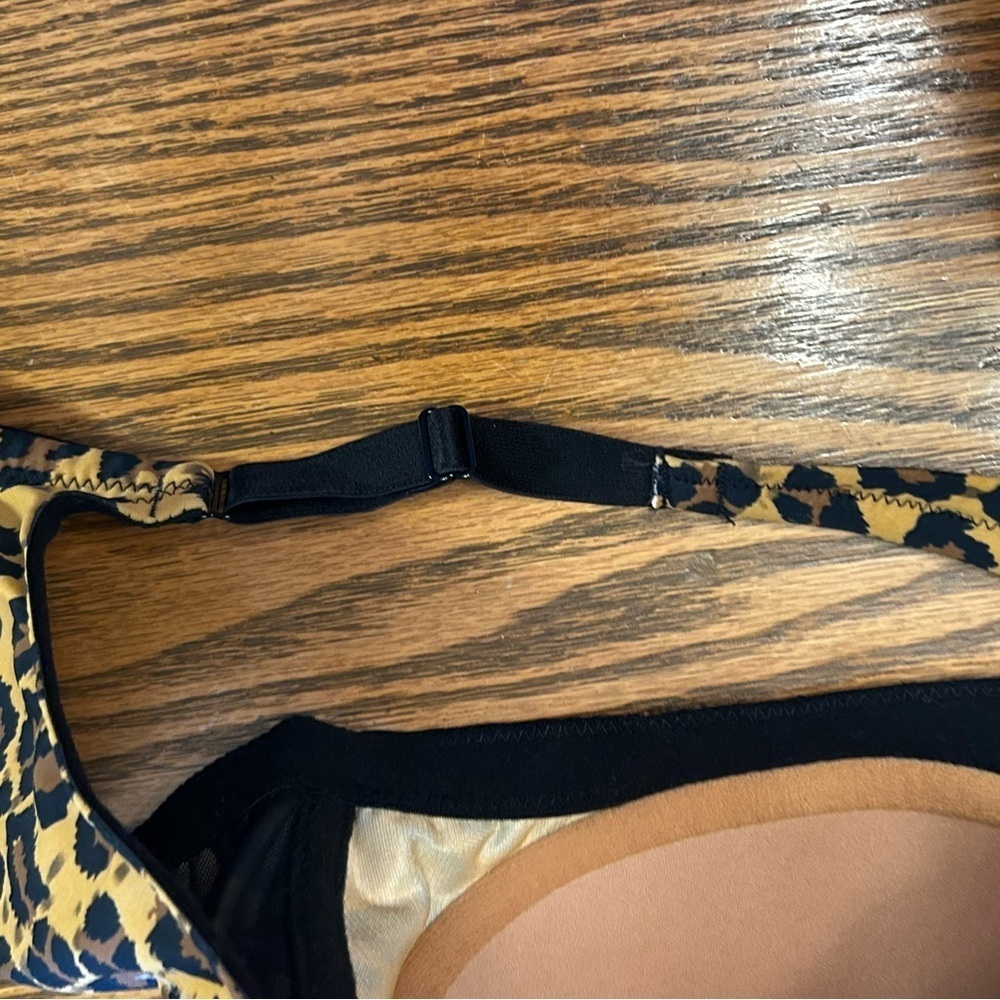 Leading Lady Leopard Print Lightly Padded Adjustable Strap 4-Hook Bra 42D - Picture 8 of 9
